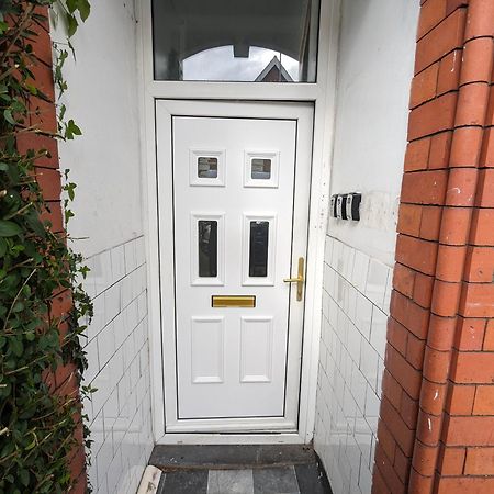 Inner-City Apartments - Basic Amenites Cardiff Exterior photo